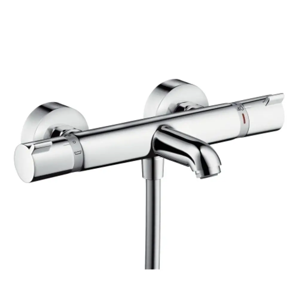 Thermostat-Wannenarmatur in Chrom von Hansgrohe mit zwei Bedienelementen zur Temperatur- und Wassermengenregulierung sowie einem Auslauf für Wasserabgabe.
